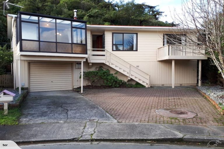Photo of property in 9 Hibiscus Grove, Maungaraki, Lower Hutt, 5010