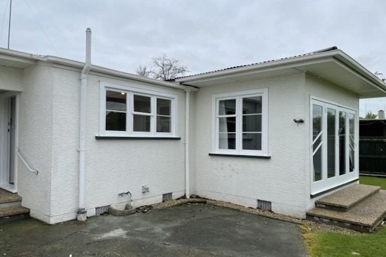 Photo of property in 15 Botanical Road, Takaro, Palmerston North, 4412