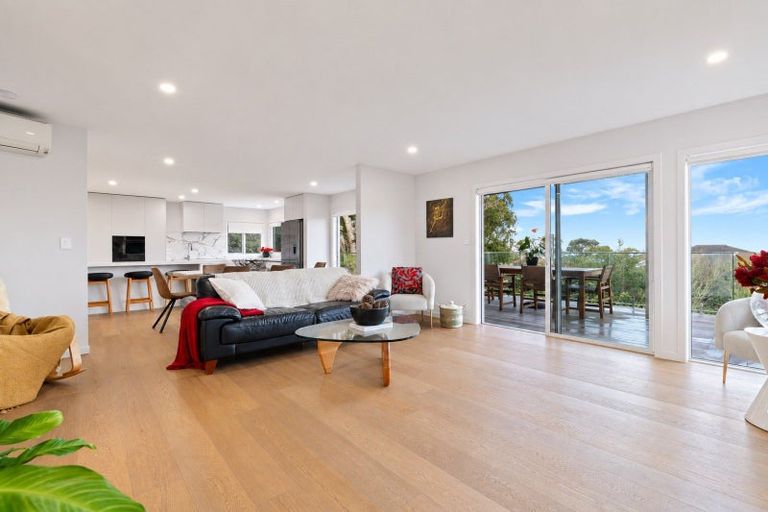 Photo of property in 4/92 Churchill Road, Murrays Bay, Auckland, 0630