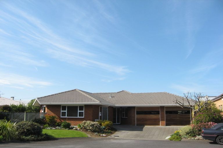 Photo of property in 16 Kawaroa Close, New Plymouth, 4310