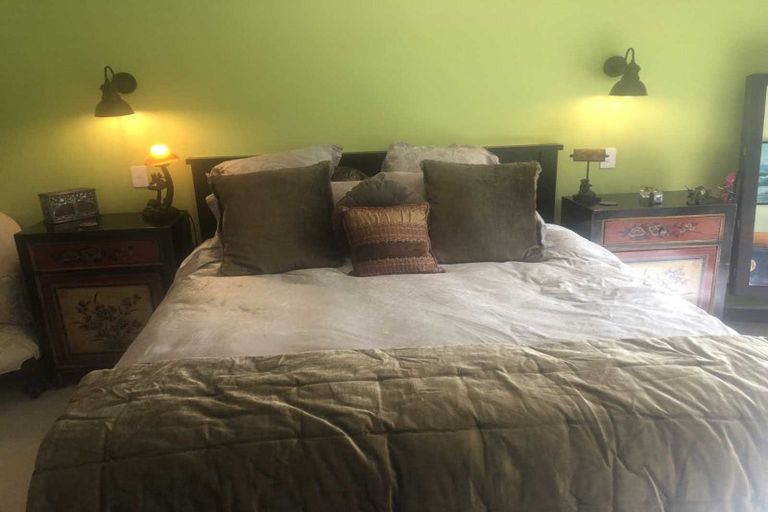 Photo of property in 2 Te Ara Karoiroa Road, Hurford, New Plymouth, 4374