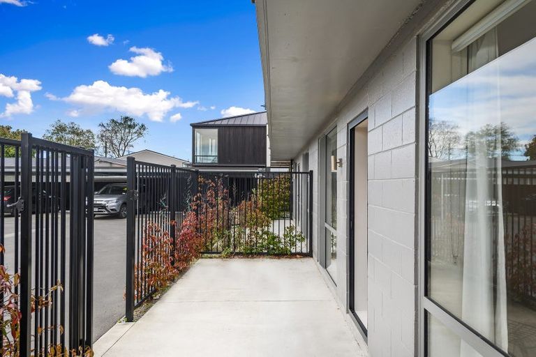 Photo of property in 2/22 Springfield Road, St Albans, Christchurch, 8014