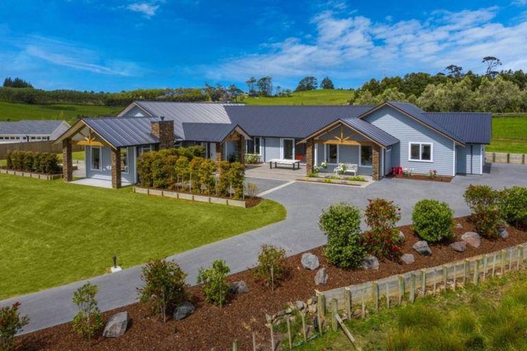 Photo of property in 8 Oak Valley Road, Dairy Flat, Albany, 0792