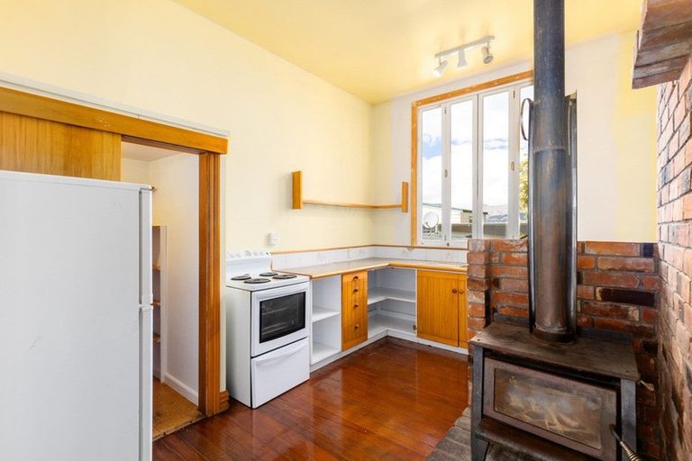 Photo of property in 13 Hawkhurst Road, Lyttelton, 8082