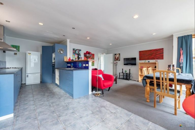 Photo of property in 198 Sievers Grove, Cannons Creek, Porirua, 5024