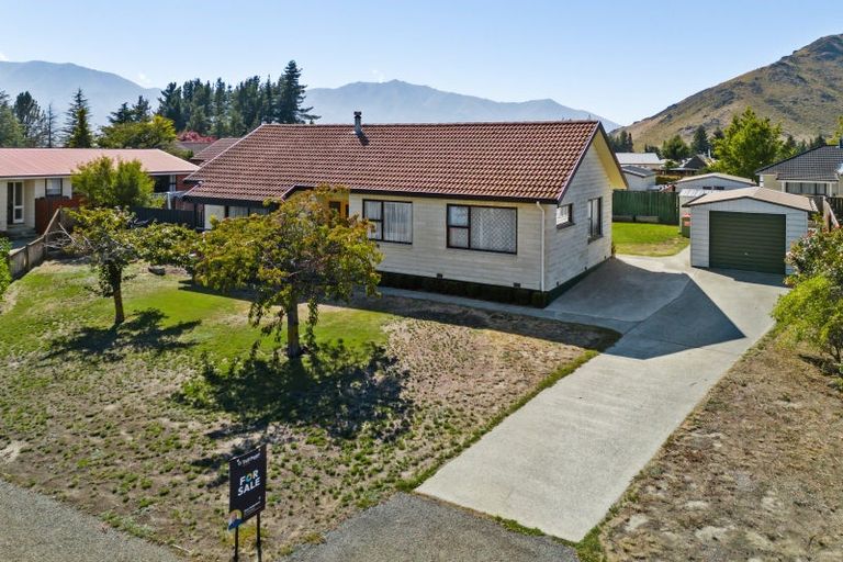 Photo of property in 18 Benmore Place, Omarama, 9412