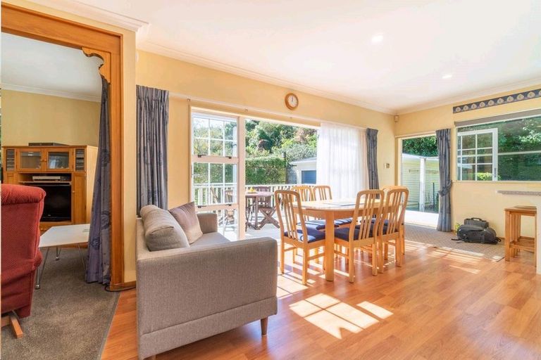 Photo of property in 6 Hinau Street, Tawa, Wellington, 5028