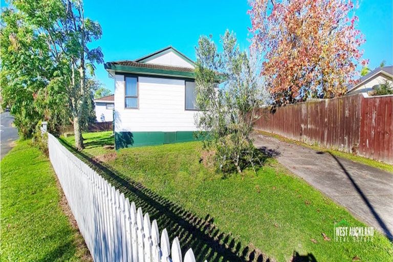 Photo of property in 1/67 Luanda Drive, Ranui, Auckland, 0612