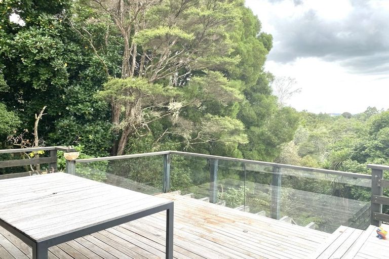 Photo of property in 8 Arapito Road, Titirangi, Auckland, 0604