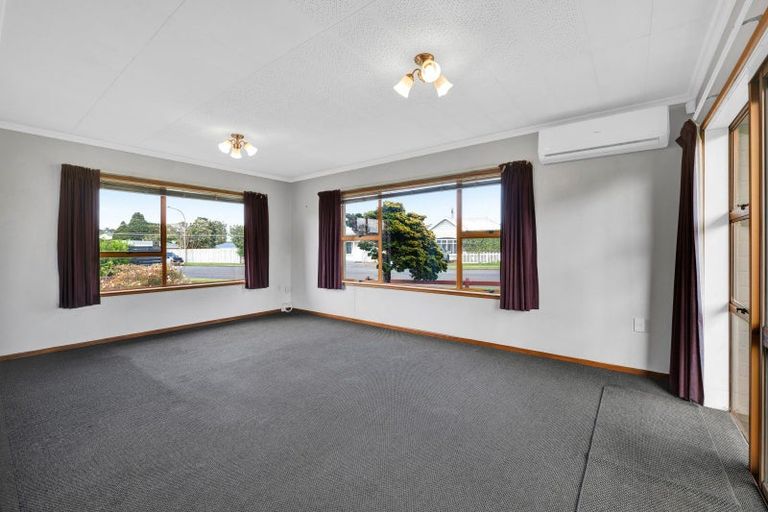 Photo of property in 39 Birdwood Avenue, Moturoa, New Plymouth, 4310
