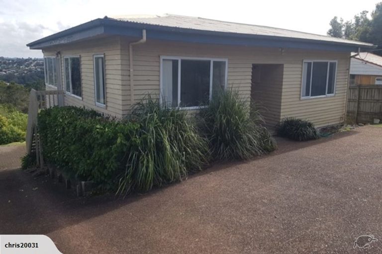 Photo of property in 320 Glenfield Road, Glenfield, Auckland, 0629