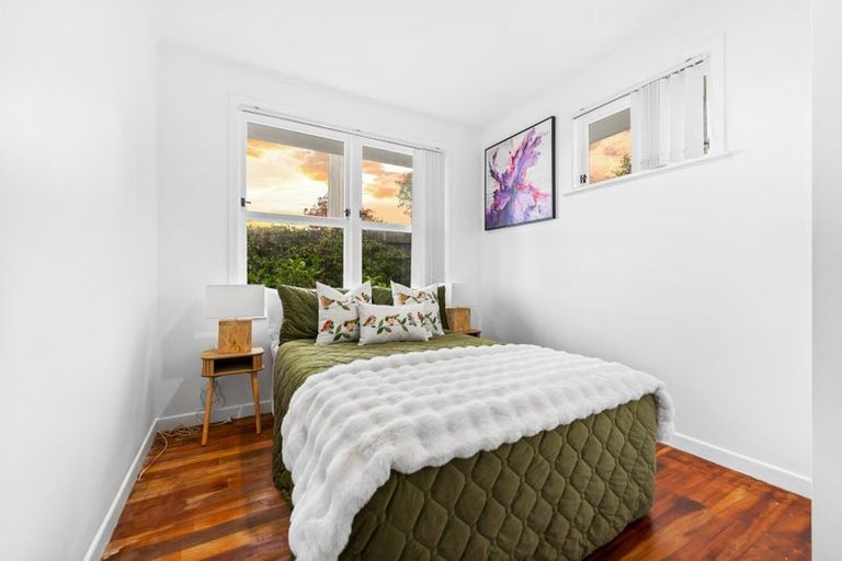 Photo of property in 2 Lowtherhurst Road, Massey, Auckland, 0614