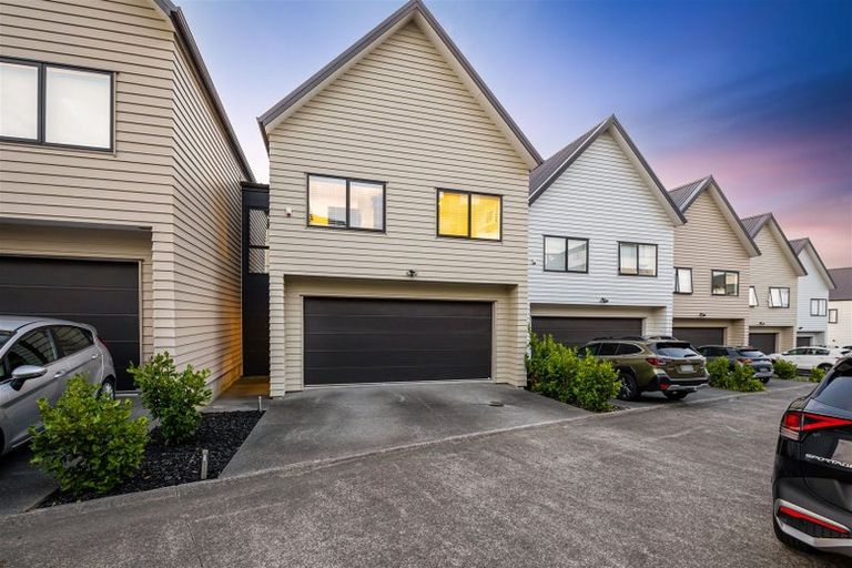 Photo of property in 10 Arran Point Parade, Orewa, 0931