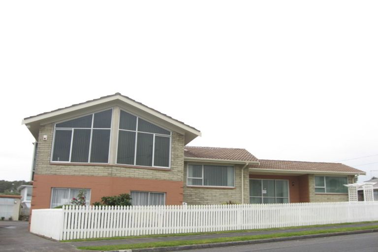Photo of property in 3 Dixon Street, Oakura, 4314
