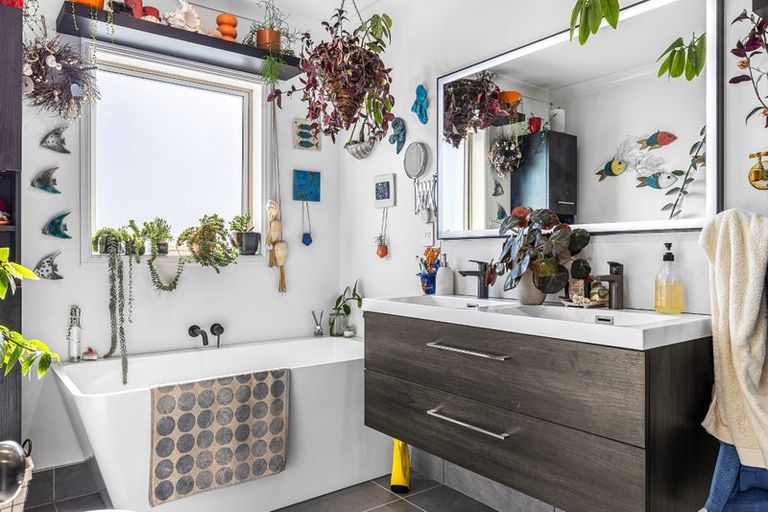 Photo of property in 20 Linkwater Way, Parklands, Christchurch, 8083