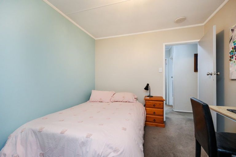 Photo of property in 17 Saturn Crescent, Milson, Palmerston North, 4414