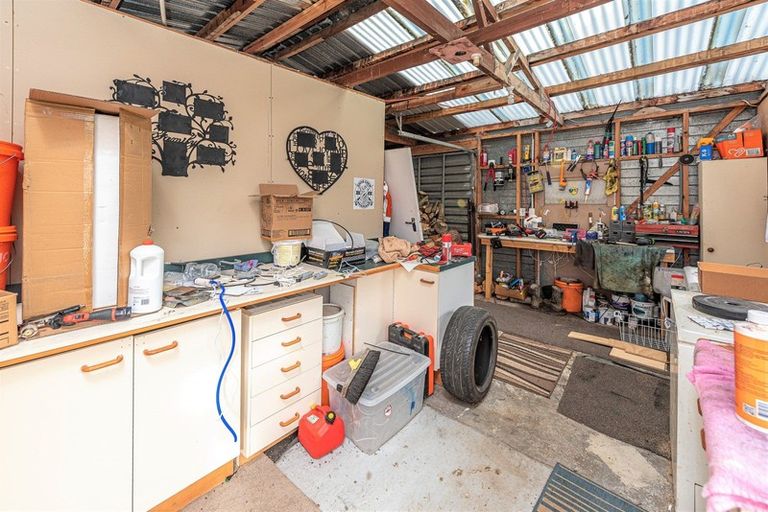 Photo of property in 28 Miro Street, Castlecliff, Whanganui, 4501