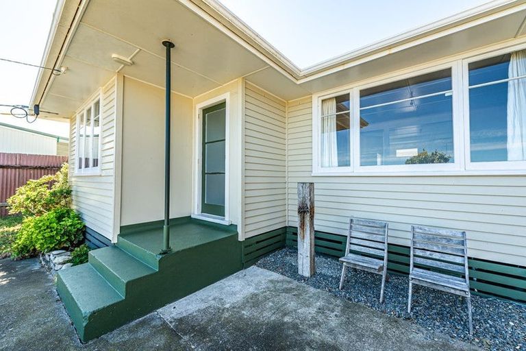 Photo of property in 12 Matai Street, Castlecliff, Whanganui, 4501