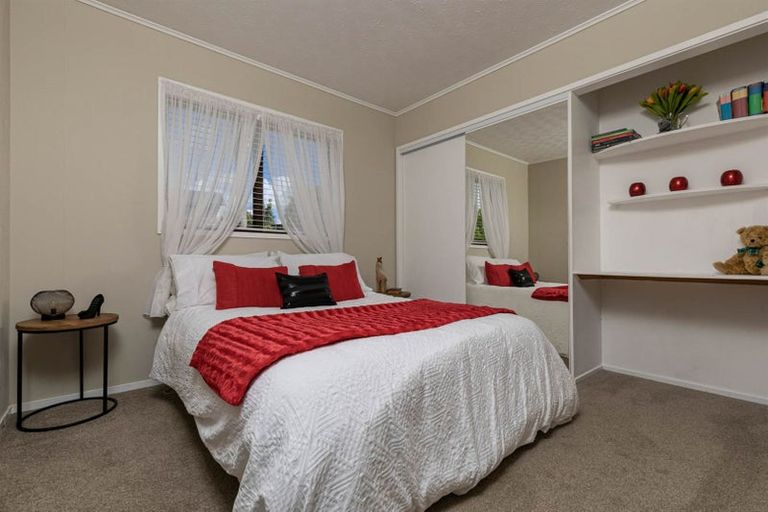 Photo of property in 59 Spence Road, Henderson, Auckland, 0612