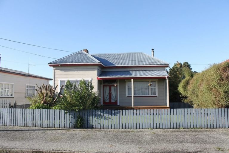 Photo of property in 37 Queen Street, Westport, 7825