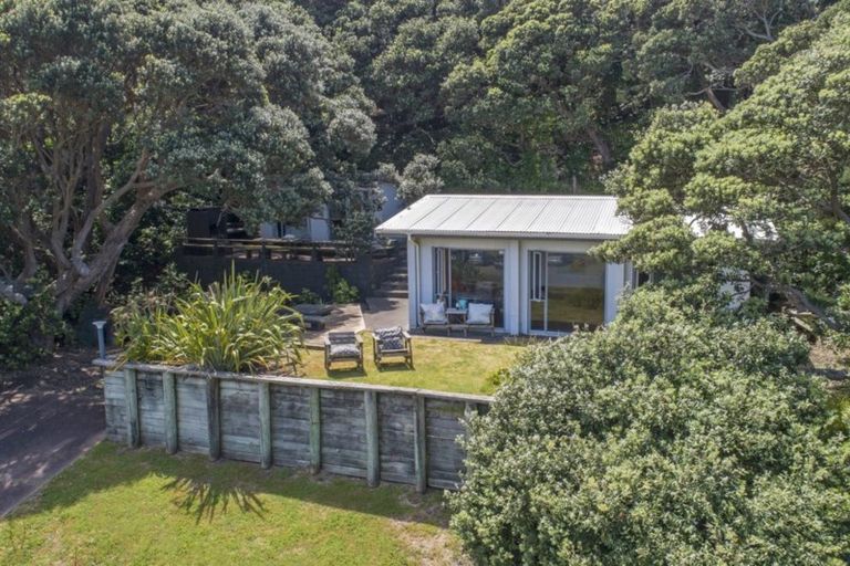 Photo of property in 65 Marine Parade North, Piha, 0772
