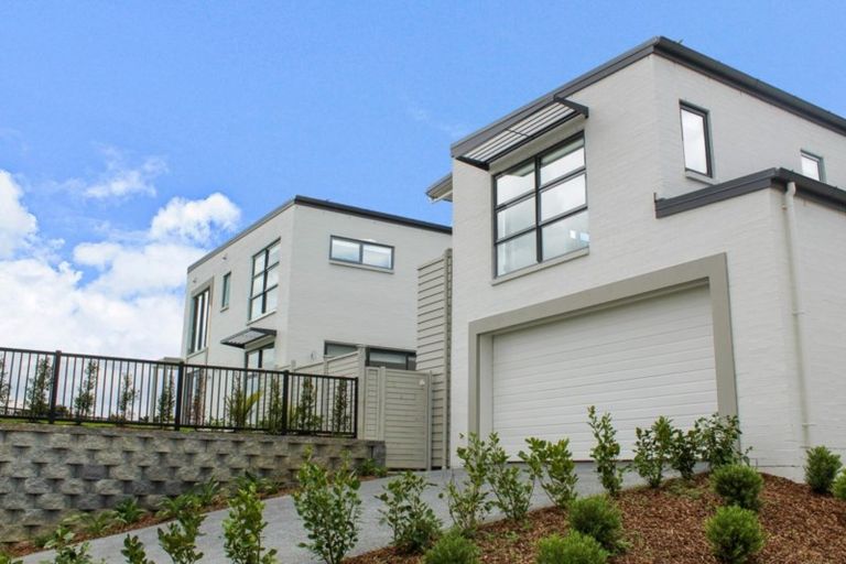 Photo of property in 43 Eugenia Rise, Totara Heights, Auckland, 2105