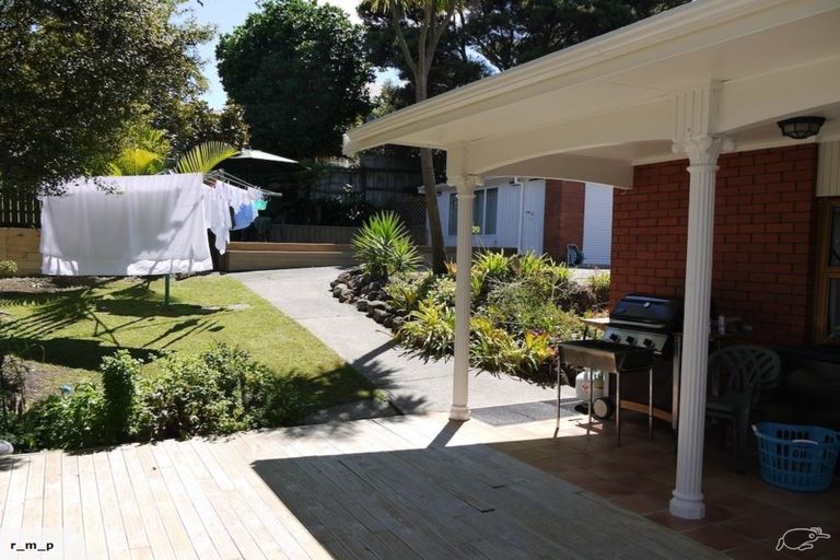 Photo of property in 25 Holyoake Place, Chatswood, Auckland, 0626