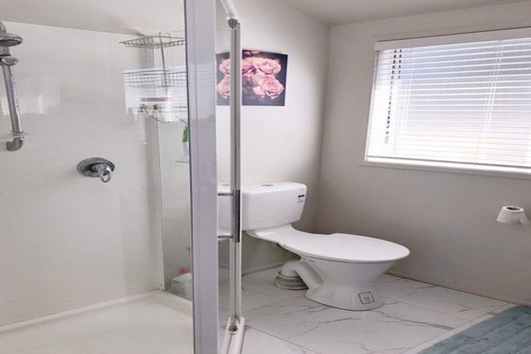 Photo of property in 1/25 Aotearoa Terrace, Murrays Bay, Auckland, 0630