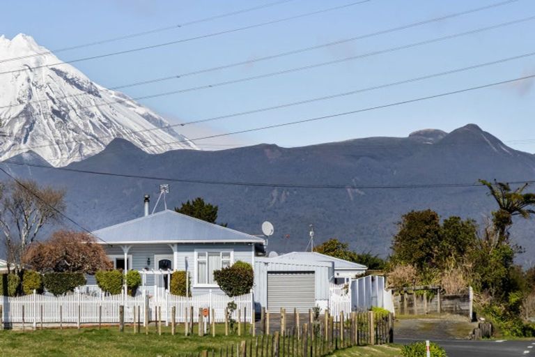 Photo of property in 2 Hurworth Road, Hurworth, New Plymouth, 4371