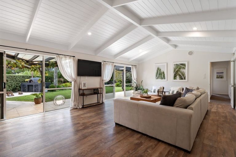 Photo of property in 35 Cloverfields Drive, Waimauku, 0812