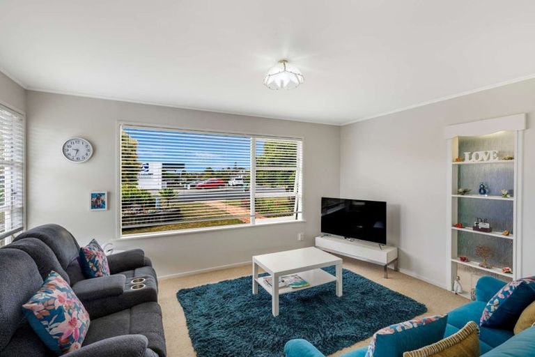 Photo of property in 32 Kirby Street, Glendene, Auckland, 0602