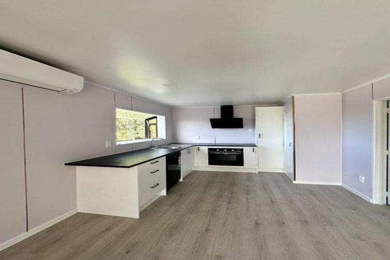 Photo of property in 16 Zingaro Place, Massey, Auckland, 0614