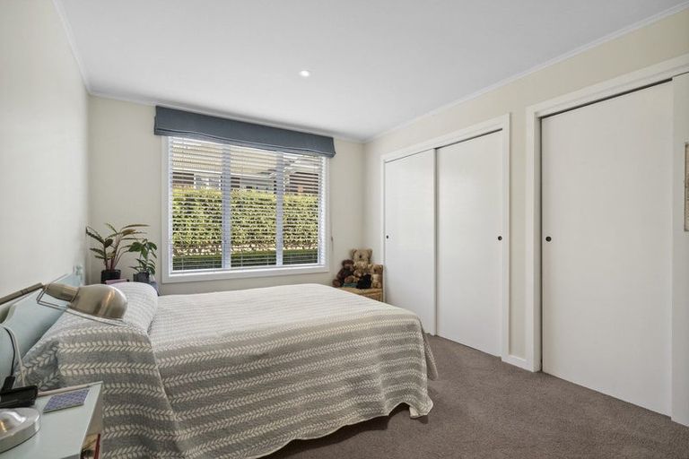 Photo of property in 53 Seaview Road, Paremata, Porirua, 5024