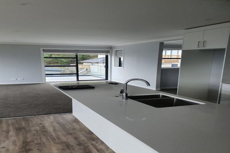 Photo of property in 9a Grumman Lane, Newlands, Wellington, 6037