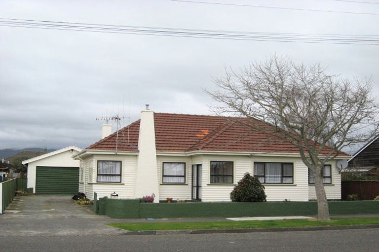 Photo of property in 122 Winchester Street, Levin, 5510