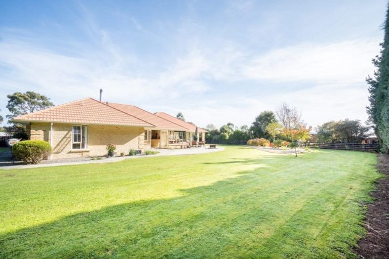 Photo of property in 50 Waicola Drive, Fitzherbert, Palmerston North, 4471