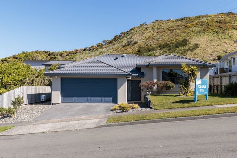 Photo of property in 80 Erlestoke Crescent, Churton Park, Wellington, 6037