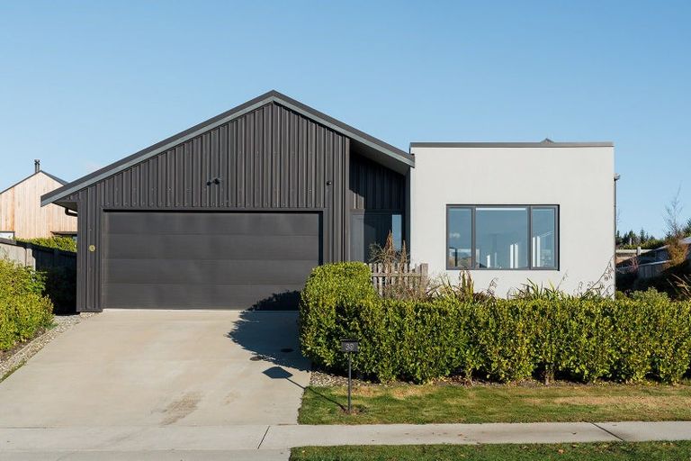 Photo of property in 39 Obelisk Street, Wanaka, 9305