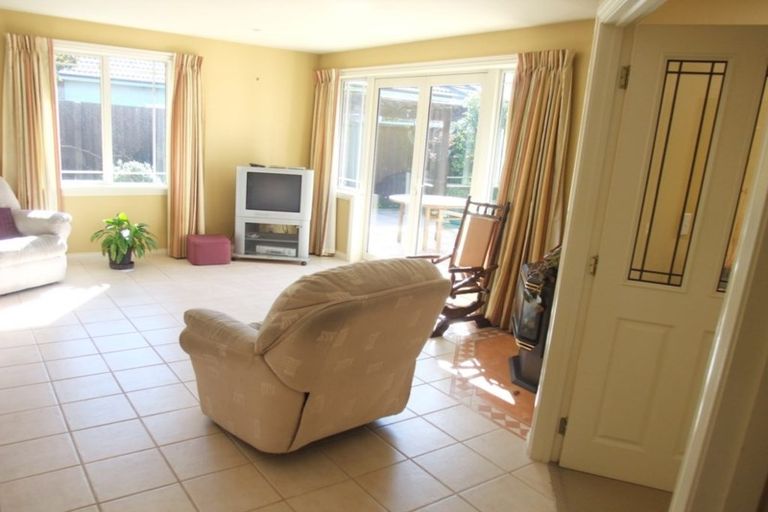 Photo of property in 15 Avon Gate, Russley, Christchurch, 8042