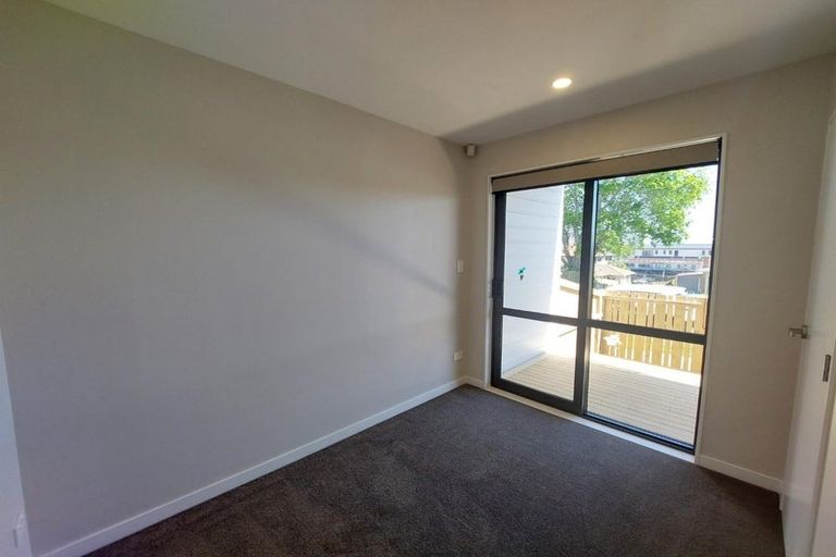 Photo of property in 1/10 Newington Road, Henderson, Auckland, 0612
