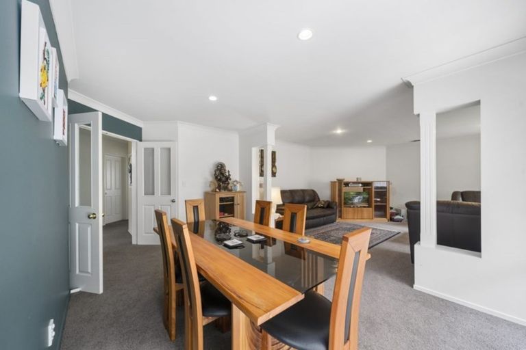 Photo of property in 23 Amesbury Drive, Churton Park, Wellington, 6037