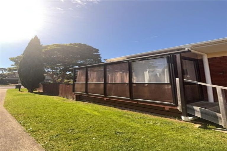 Photo of property in 17a Thorburn Avenue, Red Beach, 0932