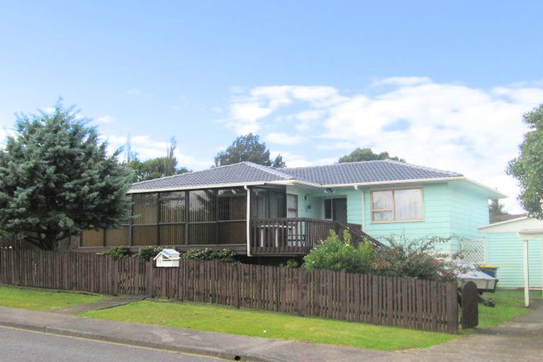 Photo of property in 32 Rehia Road, Massey, Auckland, 0614