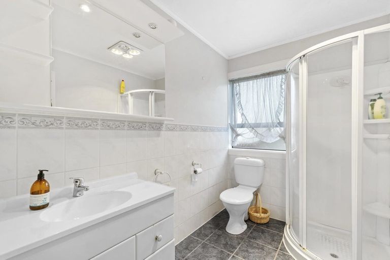 Photo of property in 3 Wharf Road, Te Atatu Peninsula, Auckland, 0610