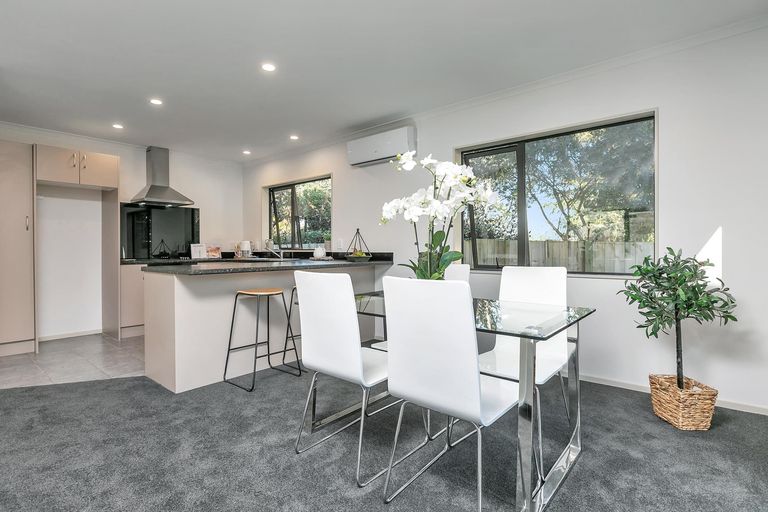 Photo of property in 40a Roberts Road, Glenfield, Auckland, 0629