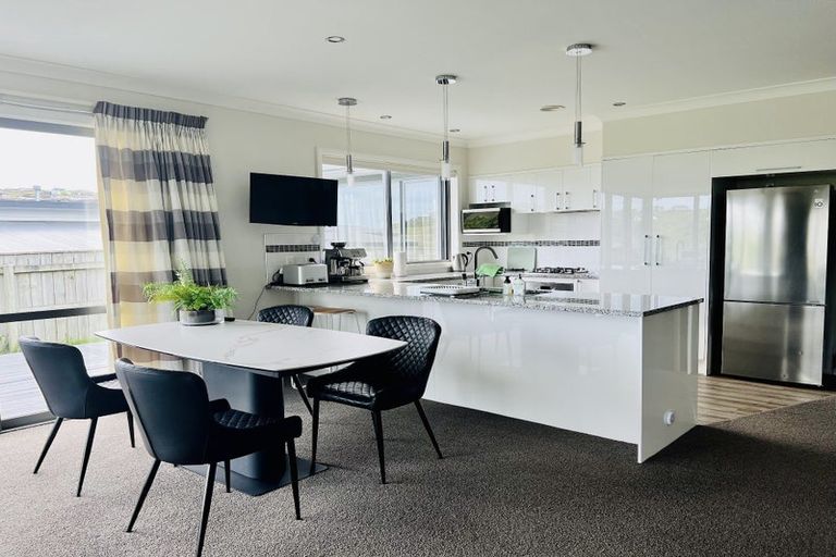 Photo of property in 32 Sumner Terrace, Aotea, Porirua, 5024