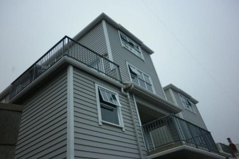 Photo of property in 8f Finlay Terrace, Mount Cook, Wellington, 6021