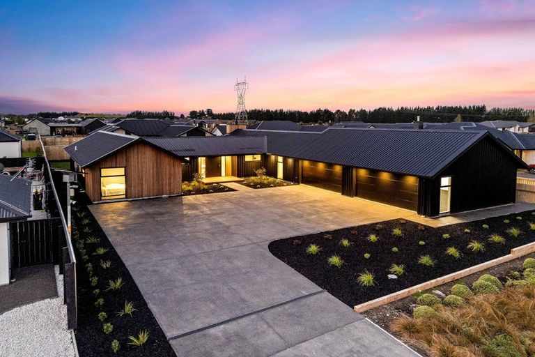 Photo of property in 35 Ridgeland Way, West Melton, 7618