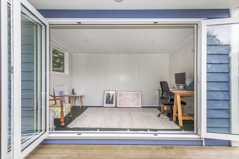 Photo of property in 65 Airlie Road, Plimmerton, Porirua, 5026