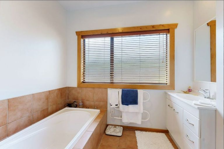 Photo of property in 7 Marewa Place, Waikanae Beach, Waikanae, 5036